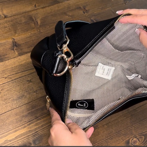 Black Vegan Leather Purse, interchangeable strap - Picture 6 of 6